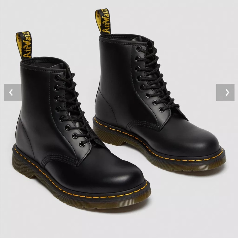 Doc Martens 1460 Smooth Leather Lace Up